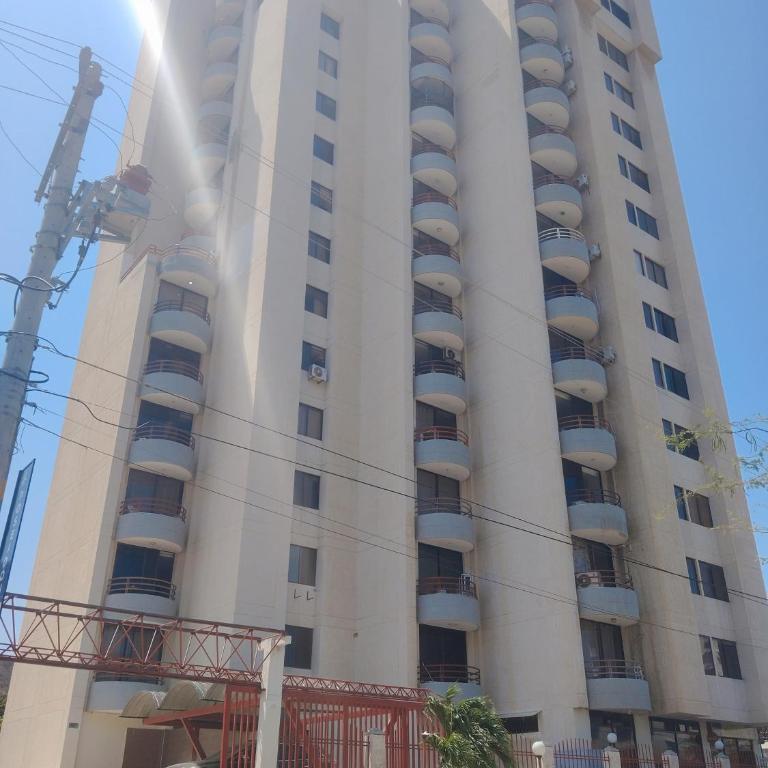 Apartamento Rodadero Con Piscinas y Cancha de Tennis - Two-Bedroom Apartment - 4
