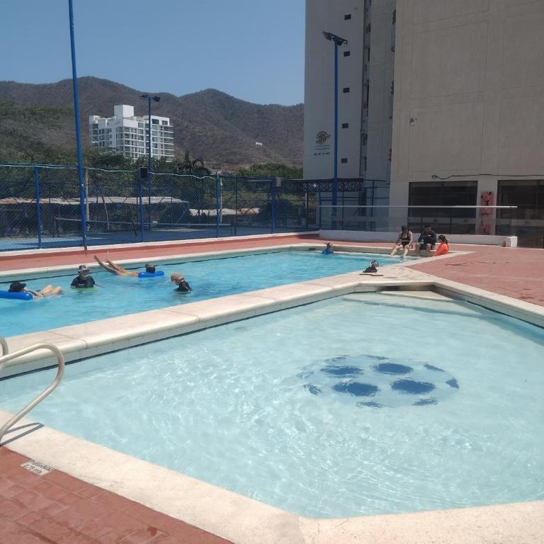 Apartamento Rodadero Con Piscinas y Cancha de Tennis - Two-Bedroom Apartment - 34