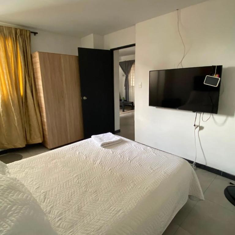 Apartaestudios amoblados en el norte de Cali - Two-Bedroom Apartment - 4