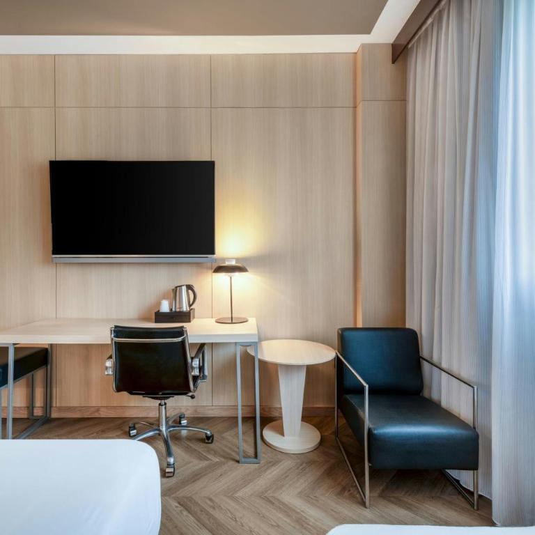 AC Hotel Bologna by Marriott - Camera Standard Plus Doppia con Letti Singoli - 2