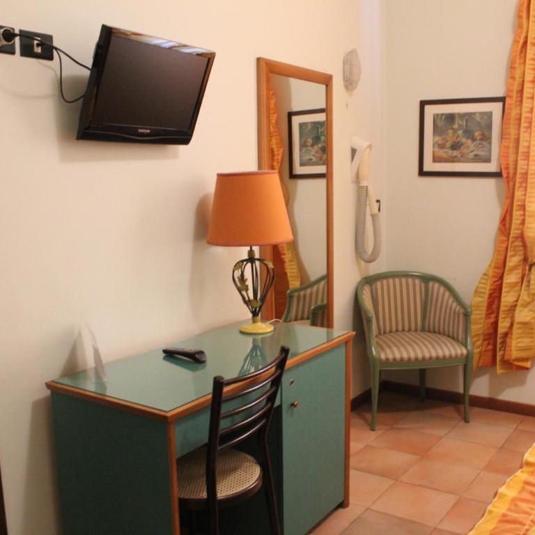Hotel La Torre - Camera Matrimoniale/Doppia con Letti Singoli - 8