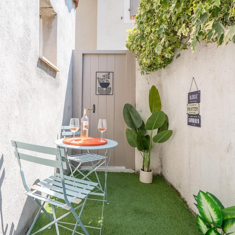 Studio Le Clair Logis, Centre ville à pied, Lit Queen size, Climatisation, extérieur - Apartamento de 1 dormitorio - 1