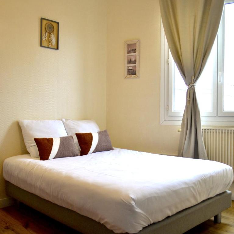 Hôtel Alizéa - Chambre Quadruple avec Salle de Bains Commune - 1