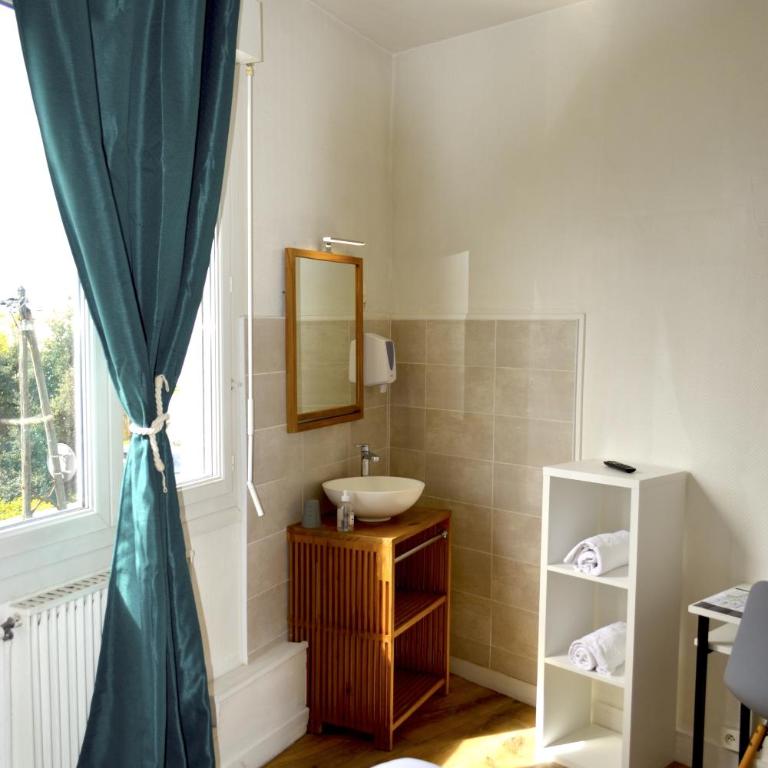 Hôtel Alizéa - Chambre Double Standard avec Salle de Bains Commune - 6