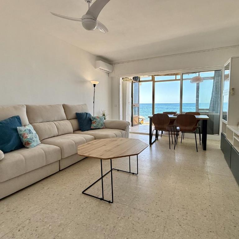 Malibu Beachfront Terrace - One-Bedroom Apartment with Sea View and Terrace - 2