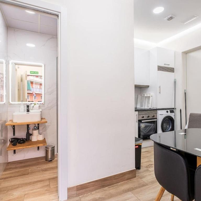 Modern City Apartment Chic Comfortable - Apartamento - 2