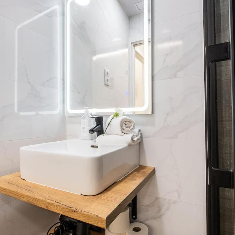 Modern City Apartment Chic Comfortable - Apartamento - 13
