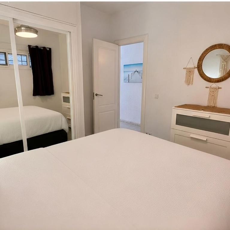 Malibu Beachfront Terrace - One-Bedroom Apartment with Sea View and Terrace - 17
