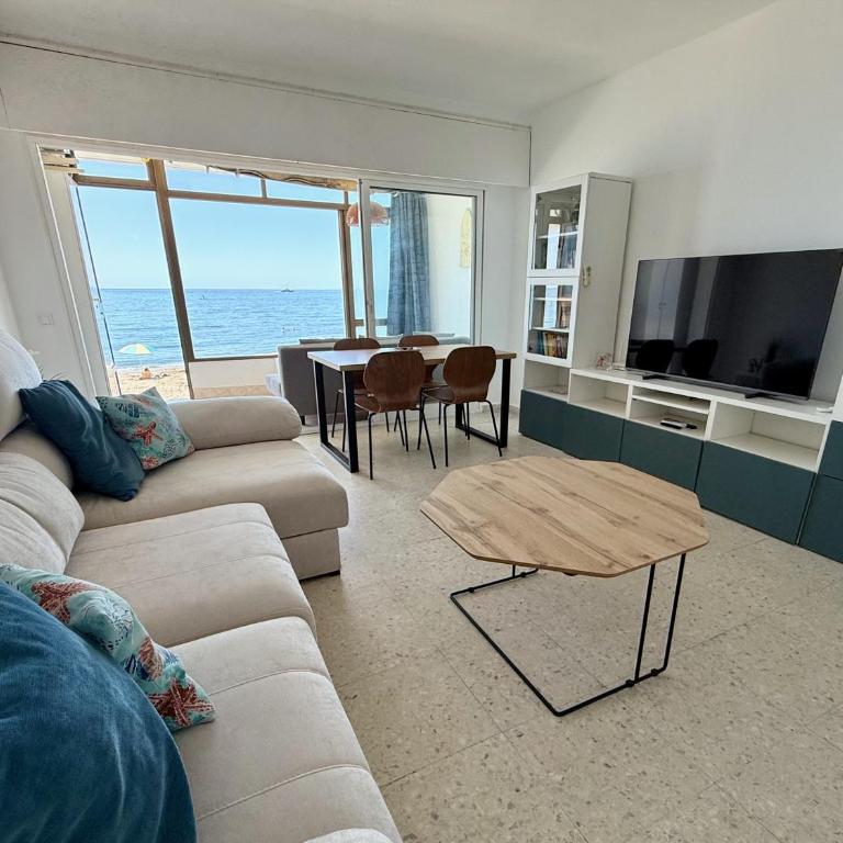 Malibu Beachfront Terrace - One-Bedroom Apartment with Sea View and Terrace - 1