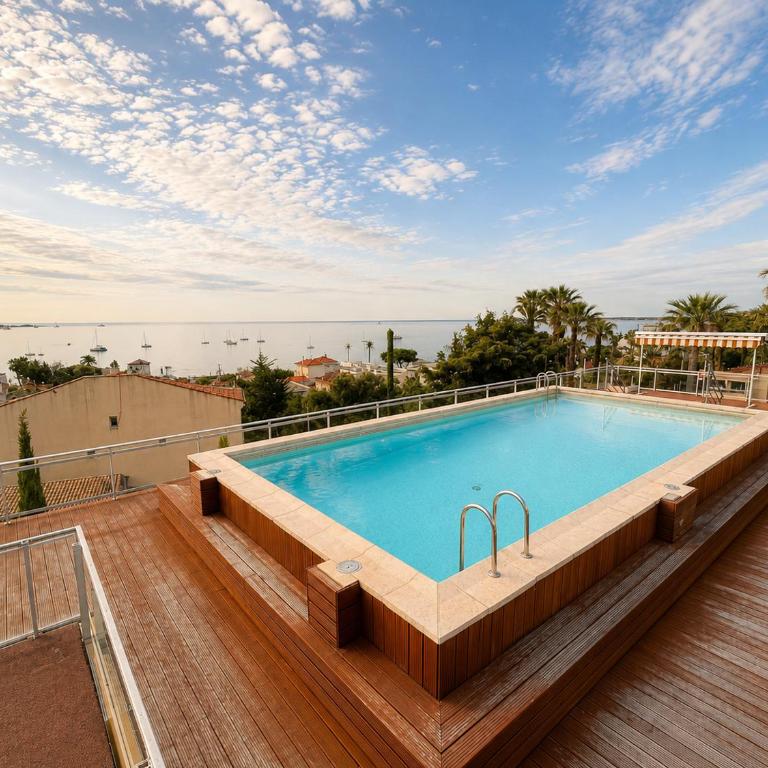 Apt Golfe Juan - 5min des plages - Parking privée - Piscine Rooftop - Appartement 1 Chambre - 8