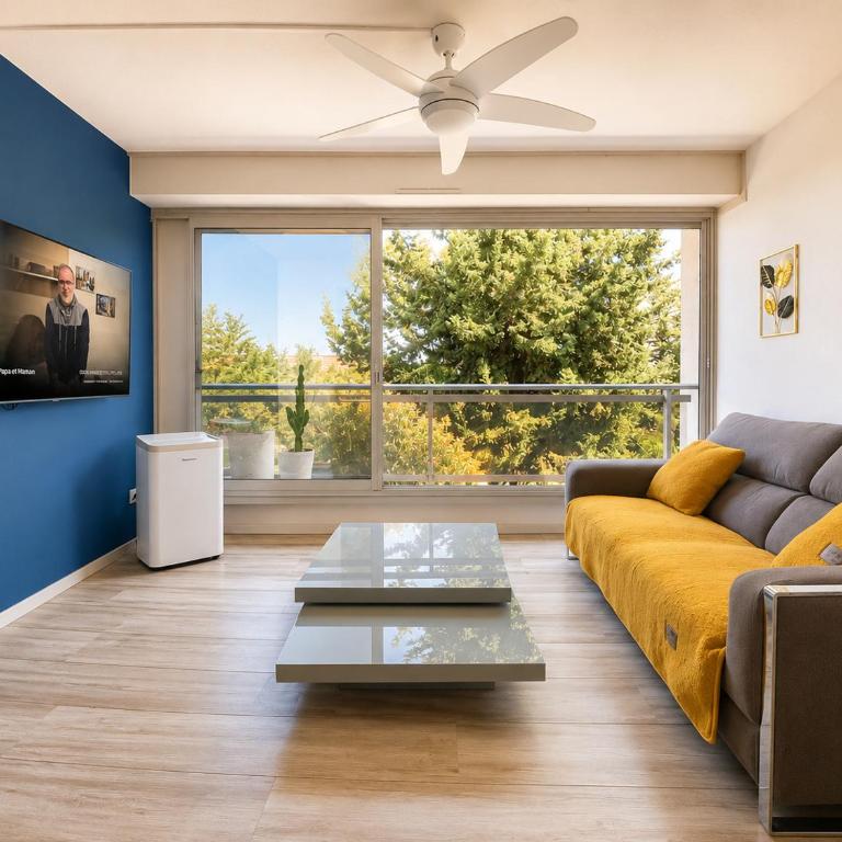 Apt Golfe Juan - 5min des plages - Parking privée - Piscine Rooftop - Appartement 1 Chambre - 17
