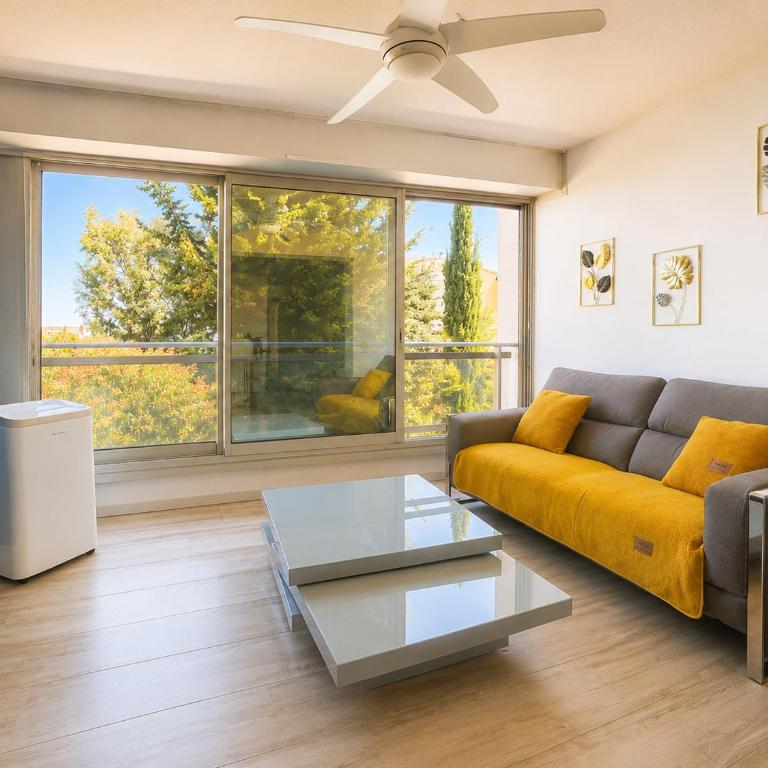 Apt Golfe Juan - 5min des plages - Parking privée - Piscine Rooftop - Appartement 1 Chambre - 18