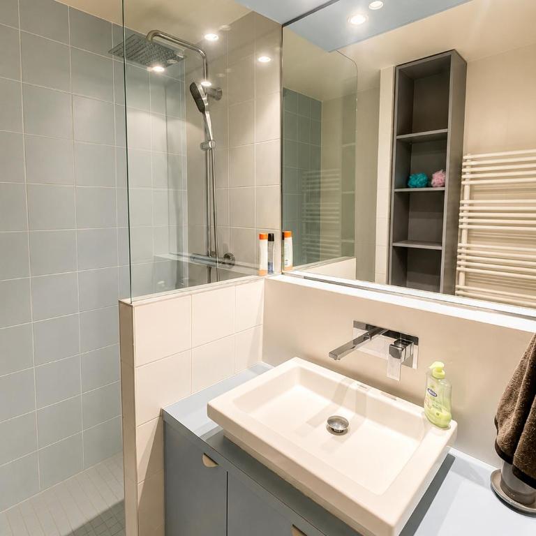 Apt Golfe Juan - 5min des plages - Parking privée - Piscine Rooftop - Appartement 1 Chambre - 21