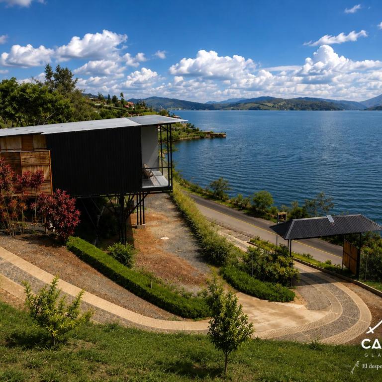 Calima Glamping - El Despertar de las Aves - Habitación Doble Deluxe con vistas al lago - 1 o 2 camas - 1