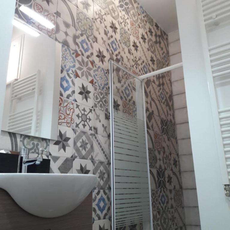 Testa o Croce Casa Vacanze - Camera Matrimoniale/Doppia con Letti Singoli con Bagno Privato Esterno - 11