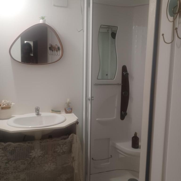 Joïa -Patio Grand Studio 38 m carré au cœur de Marseillan - Appartement 2 Chambres - 3
