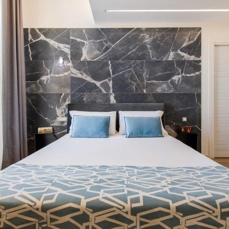 Municipio Luxury Suite - Queen Room with Balcony - 12