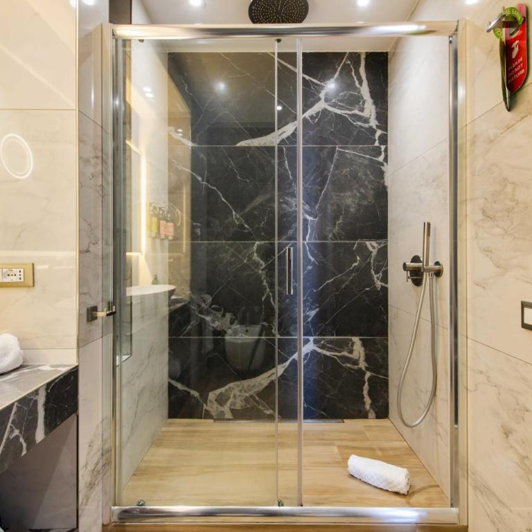 Municipio Luxury Suite - Camera Queen con Balcone - 6