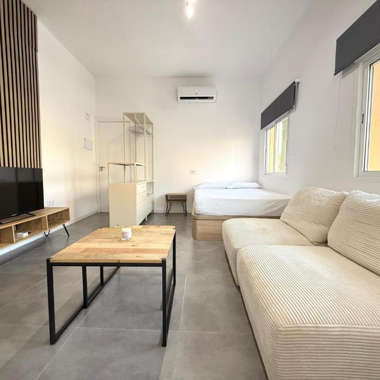 Nova Suites - Los Boliches & Beach - Standard Studio - 8