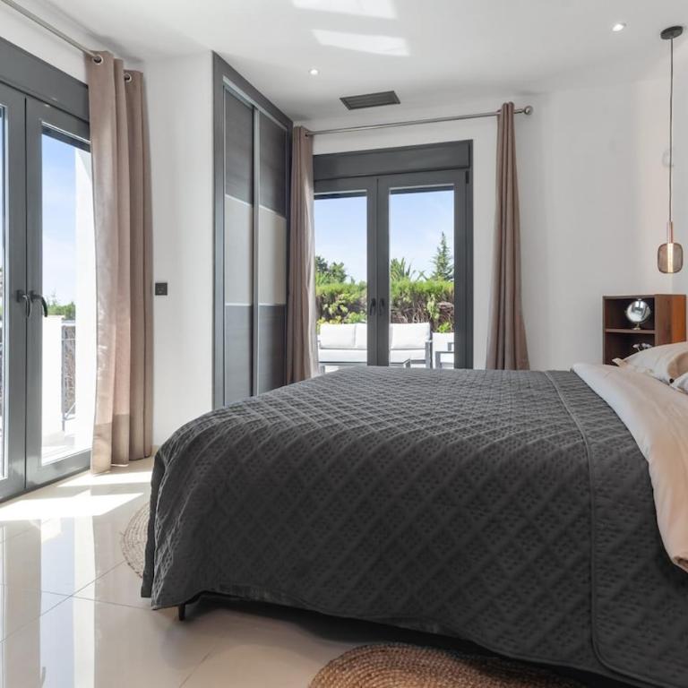 Exclusive Villa with amazing views - near beach - Villa - 14