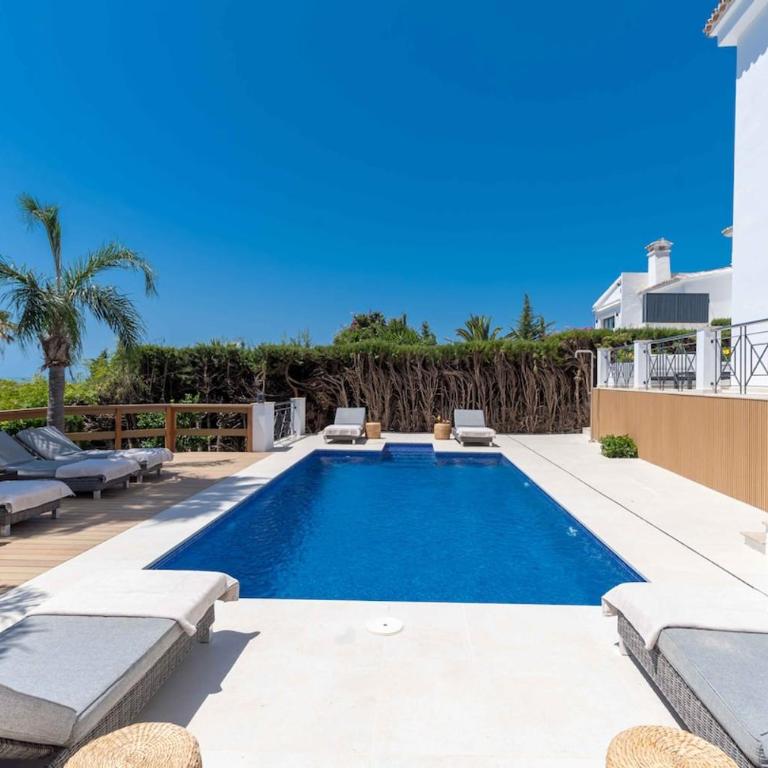 Exclusive Villa with amazing views - near beach - Villa - 15