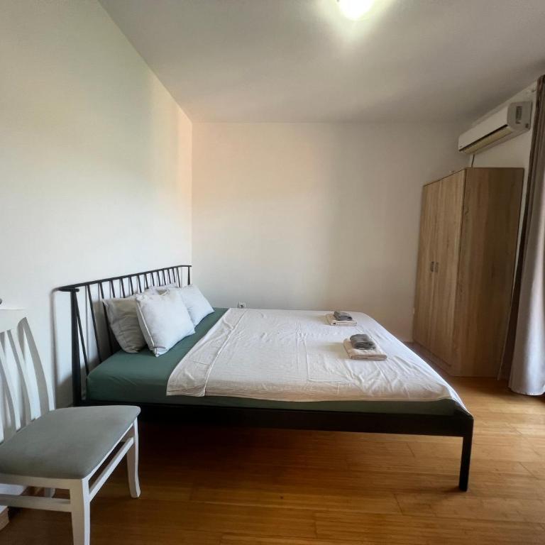 Sunny Bay Apartments - Two-Bedroom Deluxe Apartment with Balcony - 1