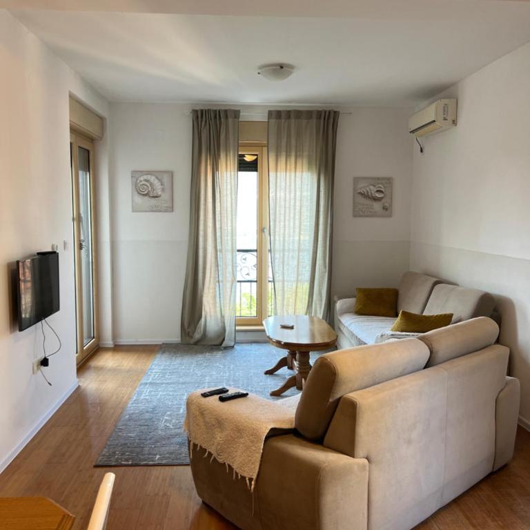 Sunny Bay Apartments - Two-Bedroom Deluxe Apartment with Balcony - 3