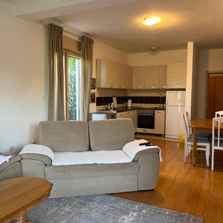 Sunny Bay Apartments - Two-Bedroom Deluxe Apartment with Balcony - 5