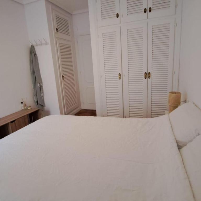 Cozy Apartment in Torrevieja, Within Walking Distance of the Seafront and Amenities - Apartment mit 2 Schlafzimmern - 3
