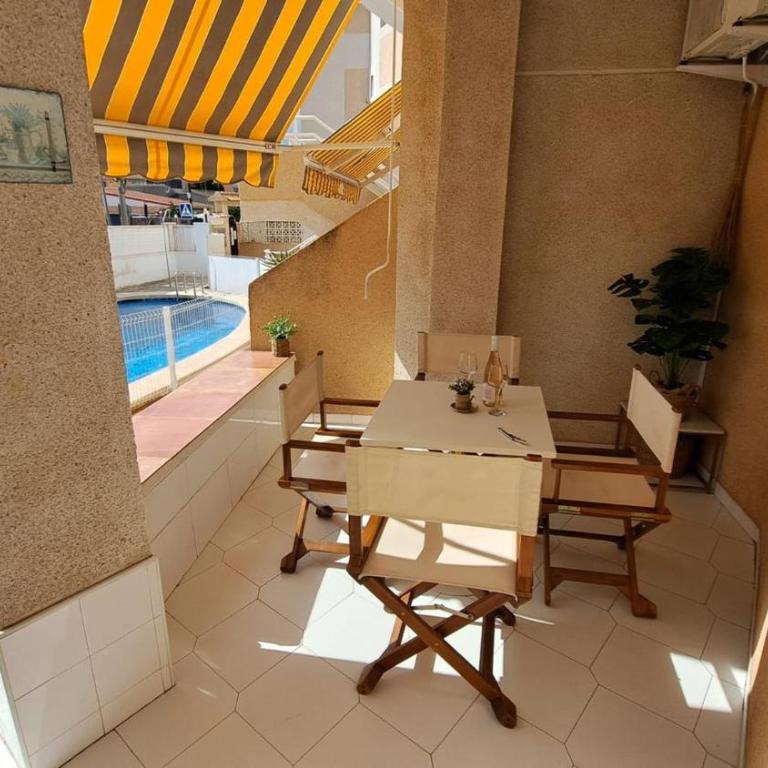 Cozy Apartment in Torrevieja, Within Walking Distance of the Seafront and Amenities - Apartment mit 2 Schlafzimmern - 6