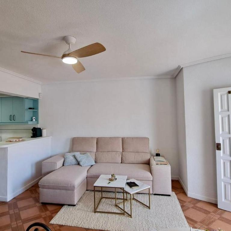 Cozy Apartment in Torrevieja, Within Walking Distance of the Seafront and Amenities - Apartment mit 2 Schlafzimmern - 10