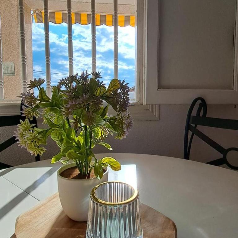 Cozy Apartment in Torrevieja, Within Walking Distance of the Seafront and Amenities - Apartment mit 2 Schlafzimmern - 25