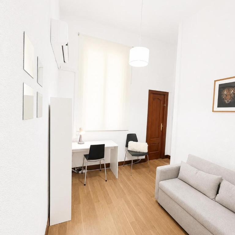 Amplio apartamento en Malasaña con aire acondicionado - Apartamento de 3 dormitorios - 2