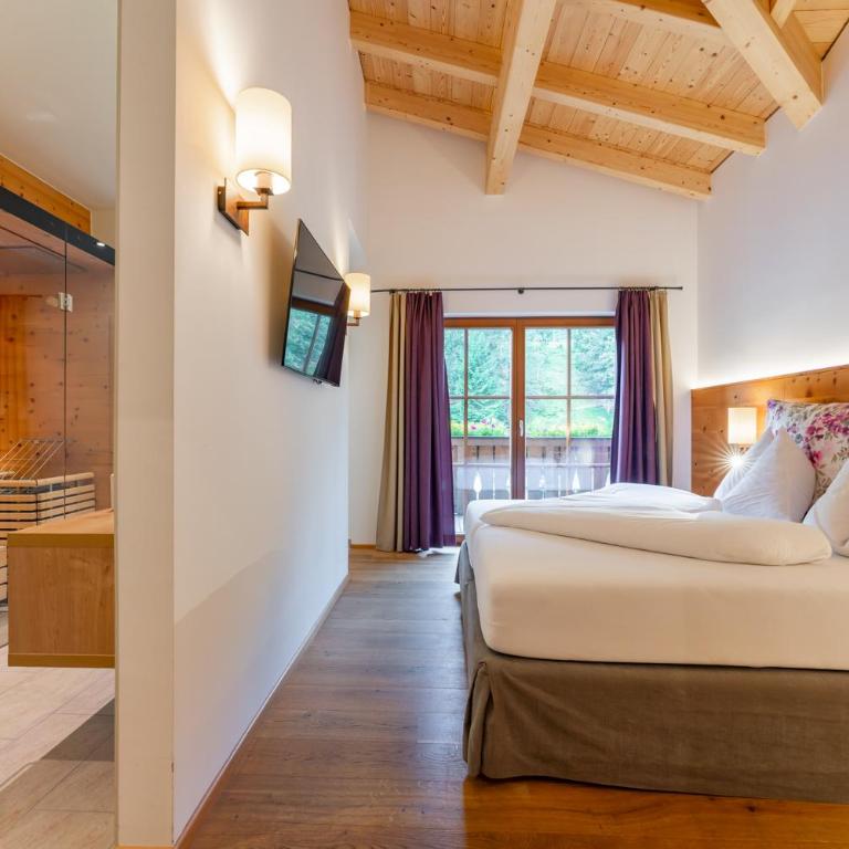 Hotel Stadt Wien - Deluxe Suite mit 1 Schlafzimmer und Balkon - 2