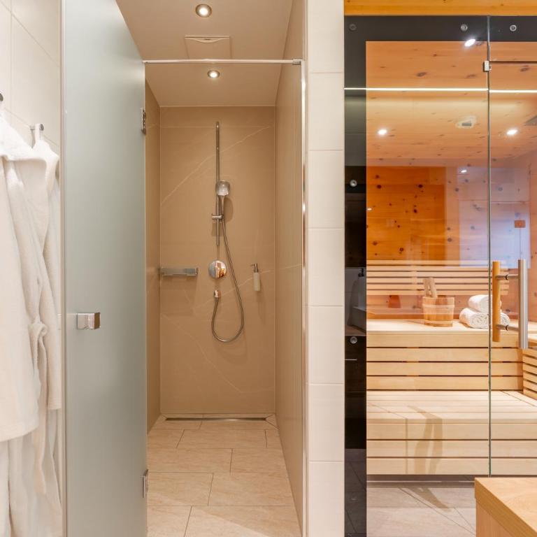 Hotel Stadt Wien - Deluxe Suite mit 1 Schlafzimmer und Balkon - 4