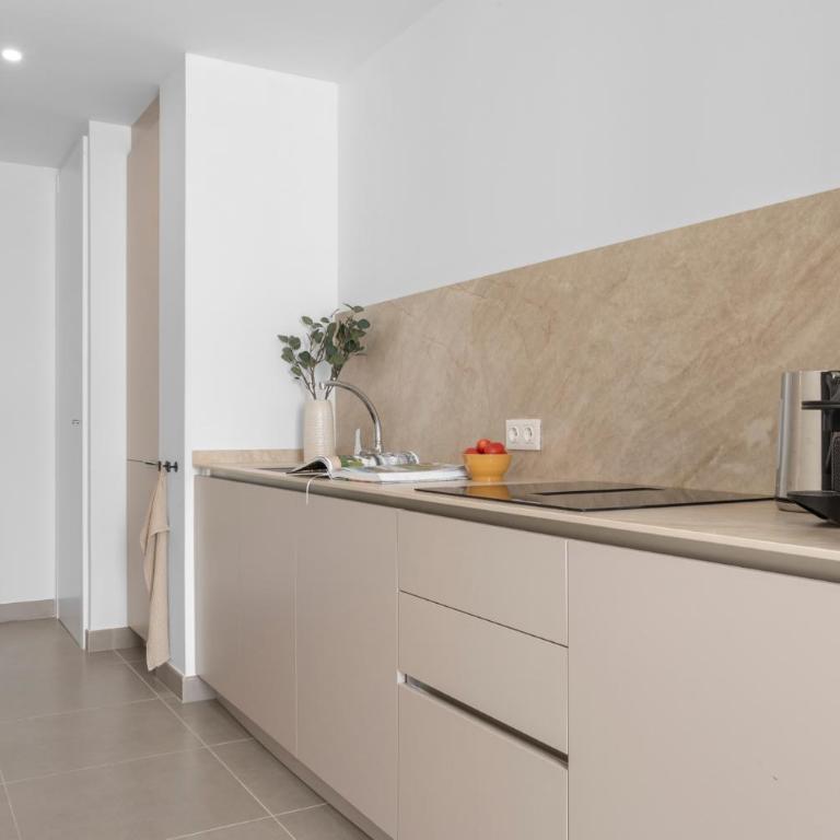 Calma Estepona - Three-Bedroom Apartment with Balcony - 8