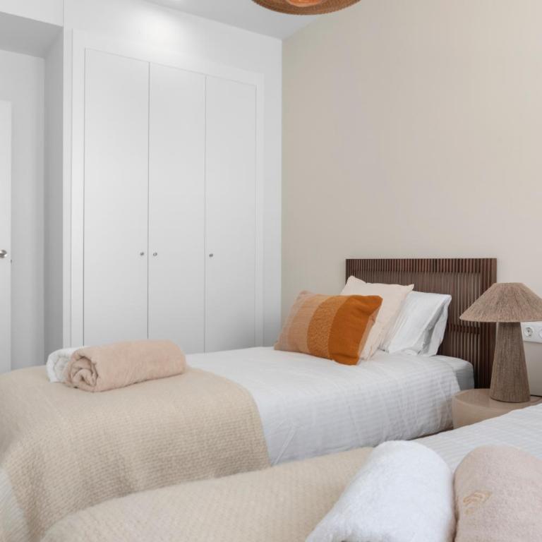 Calma Estepona - Three-Bedroom Apartment with Balcony - 6