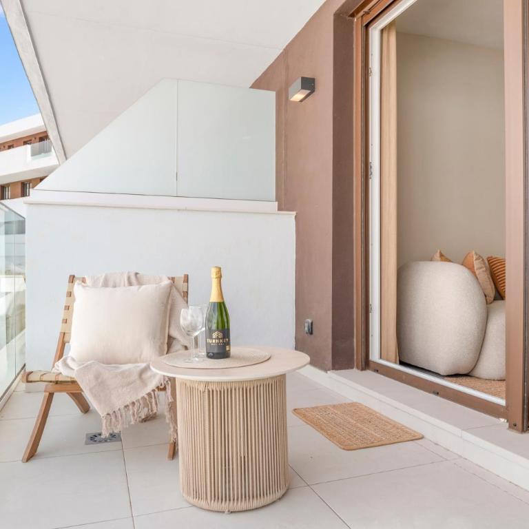 Calma Estepona - Three-Bedroom Apartment with Balcony - 22