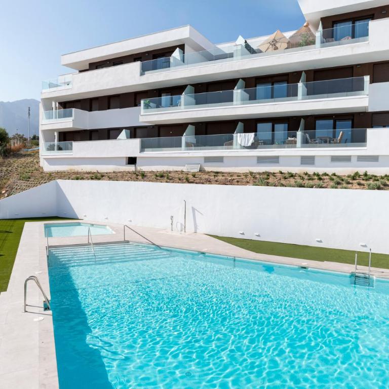 Calma Estepona - Three-Bedroom Apartment with Balcony - 4