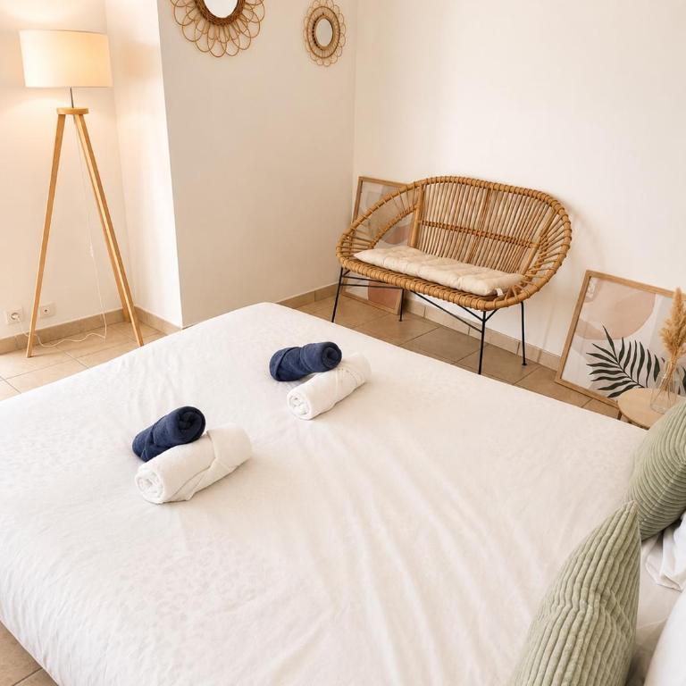 La Maison des Remparts, Comfort, AC & Balcony - Two-Bedroom Apartment - 6