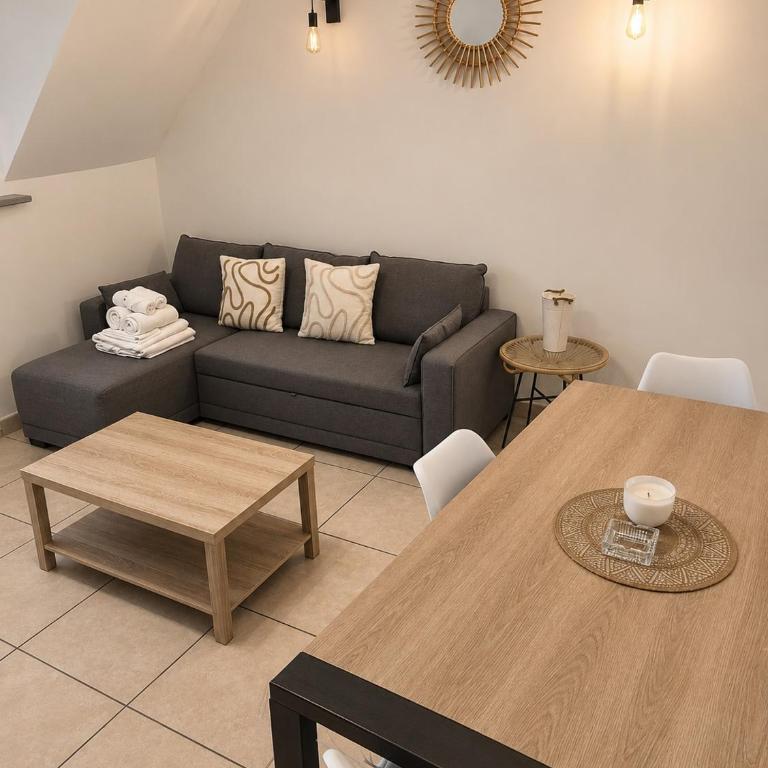 La Maison des Remparts, Comfort, AC & Balcony - Two-Bedroom Apartment - 13