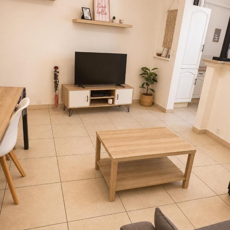 La Maison des Remparts, Comfort, AC & Balcony - Two-Bedroom Apartment - 14
