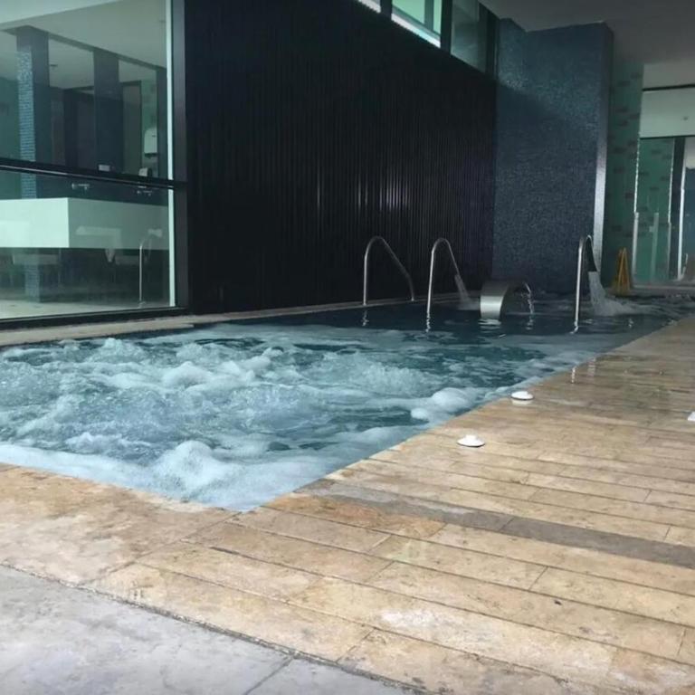 Apt en el Poblado Gym Pool y Jacuzzi - One-Bedroom Apartment - 8