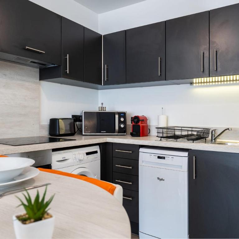 1-Br apartment swimming pool 100m from the beaches - Apartment - 10
