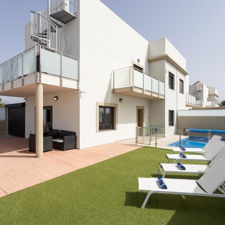 Private Luxury Villa with Pool near Golf Course & Marina - Villa - 1