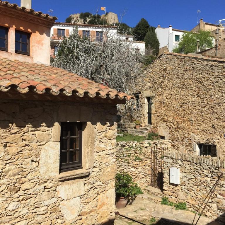 Fantástica casa con piscina y parking en el pueblo - Casa de 4 dormitorios - 5