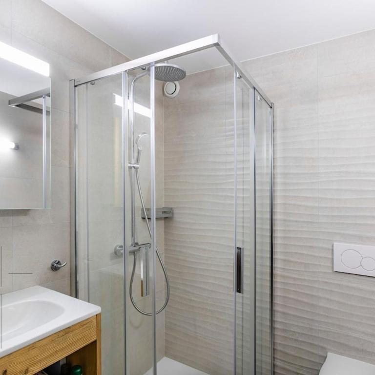 Appartement rénové à 7 minutes du centre au pied de la forêt - Appartement 3 Chambres - 9