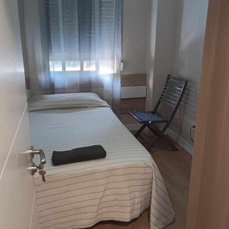 Habitaciones en Apartamento compartido DELICIAS ROOM Cerca del Mar, Aeropuerto, Ave y Metro - Einzelzimmer - 1