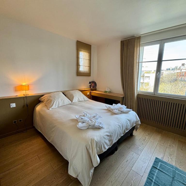 Luxurious Montmartre Duplex - Two-Bedroom Apartment - 8
