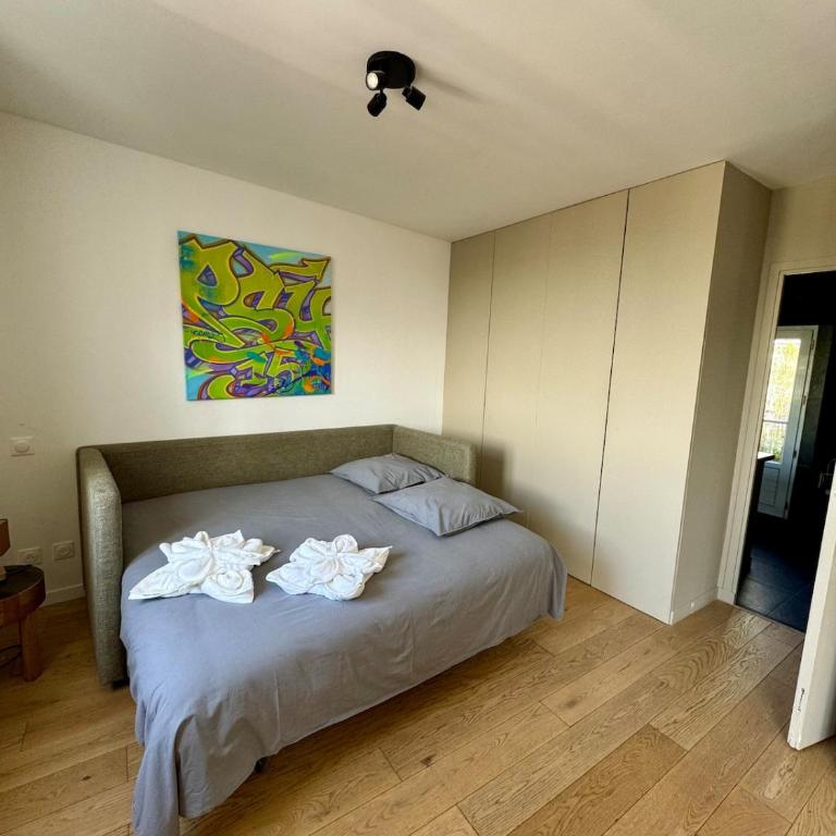 Luxurious Montmartre Duplex - Two-Bedroom Apartment - 9